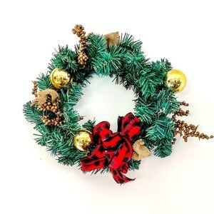 𝅺christmas wreath with plaid ribbon and gold balls